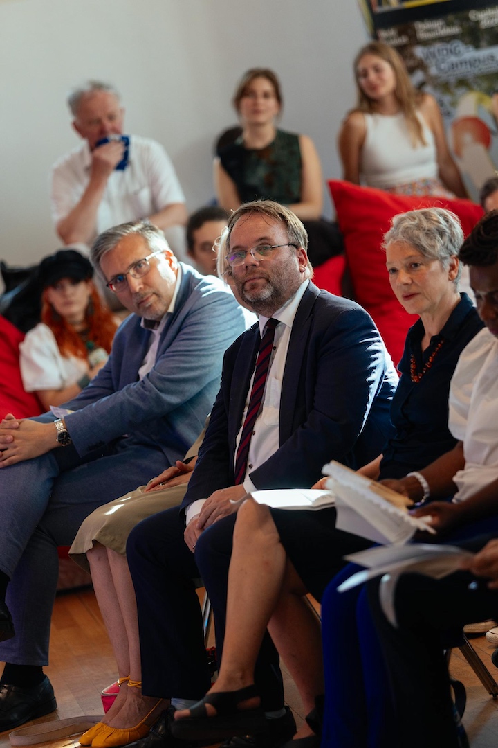 V.l.n.r.:Walter Seubert, Präsident der Hessischen Hochschule für öffentliches Management und Sicherheit (HöMS),Timon Gremmels, Hessischer Staatsminister für Wissenschaft und Forschung, Kunst und Kultur, Dr. Ina Hartwig, Stadträtin und Dezernentin für Kultur und Wissenschaft, Frankfurt am Main