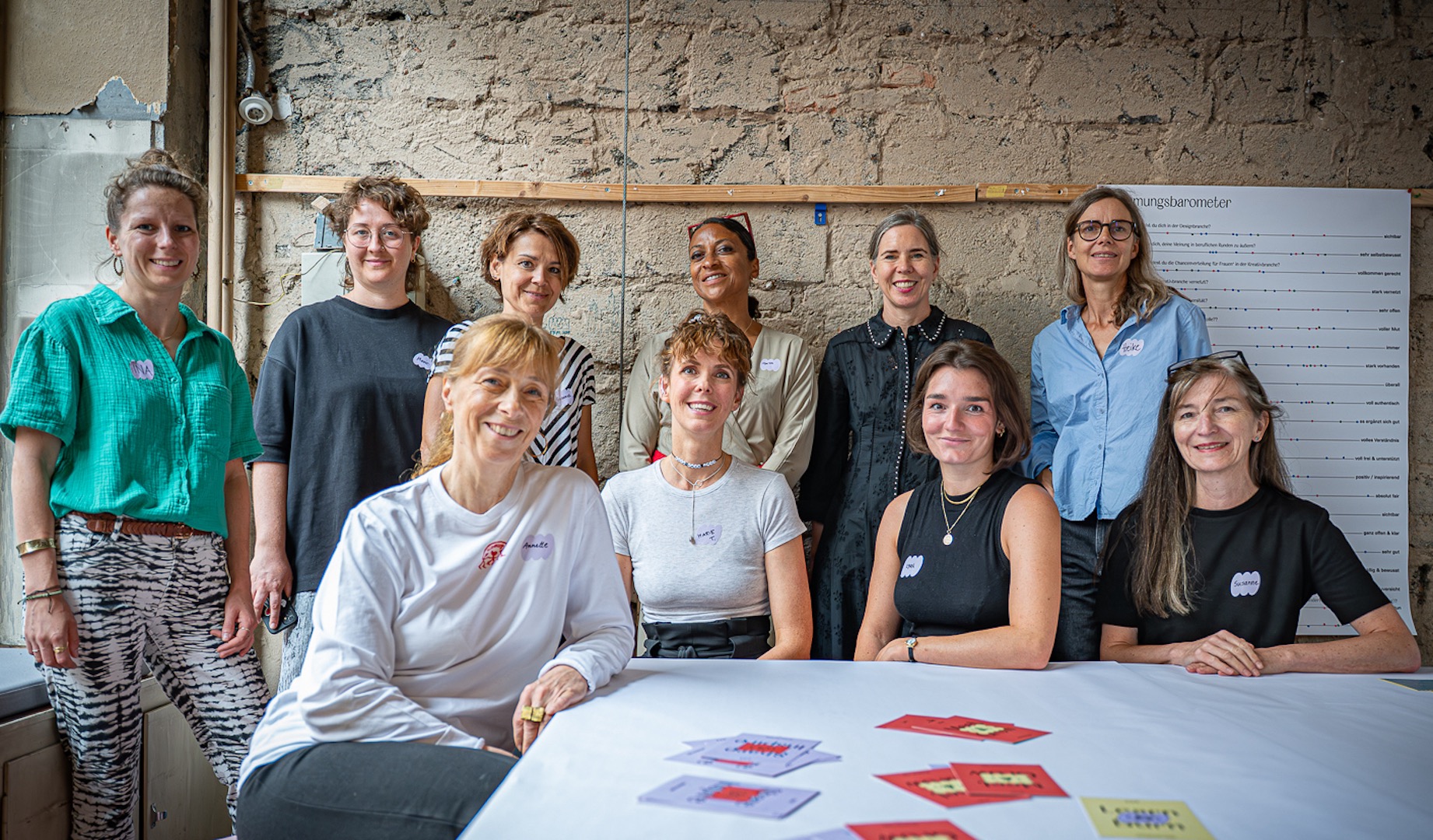 Das Organisationsteam v. l. n. r. hintere Reihe: Ina Hengstler, Marie Dowling, Susanne Puziche, Tayo Osobu, Sophie Dobrigkeit, Heike Brockmann; vordere Reihe: Annette Bertsch, Marie Träger, Lynn Witzel und Susanne Wacker