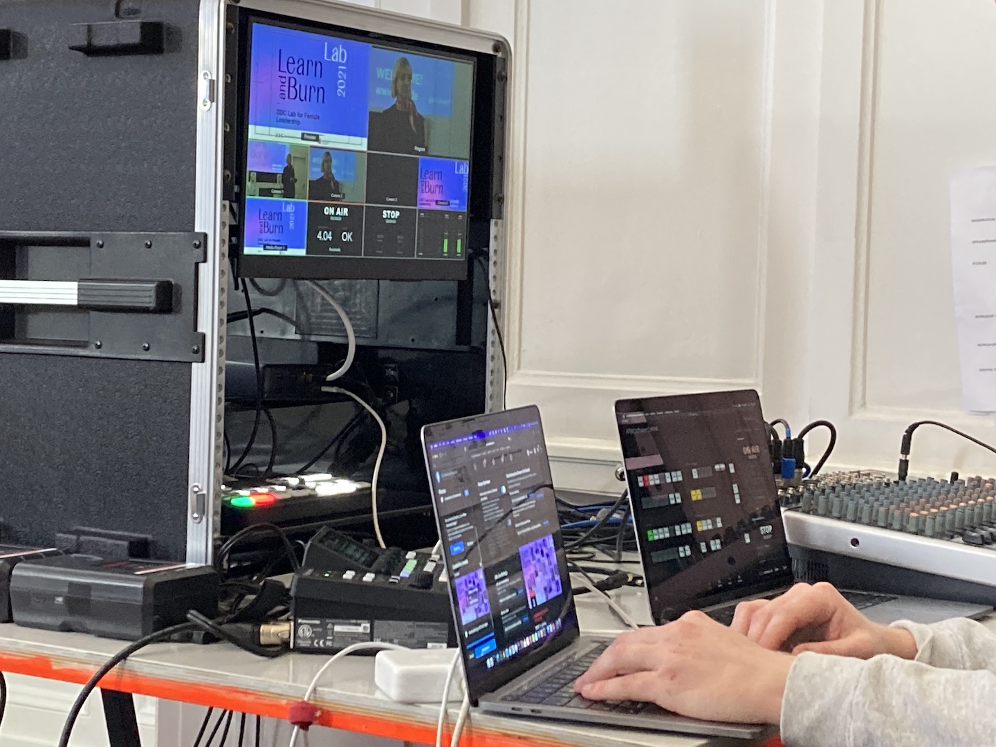 Livestreaming der Veranstaltung unter Leitung von Rainer Gehrisch. Foto: Annette Bertsch